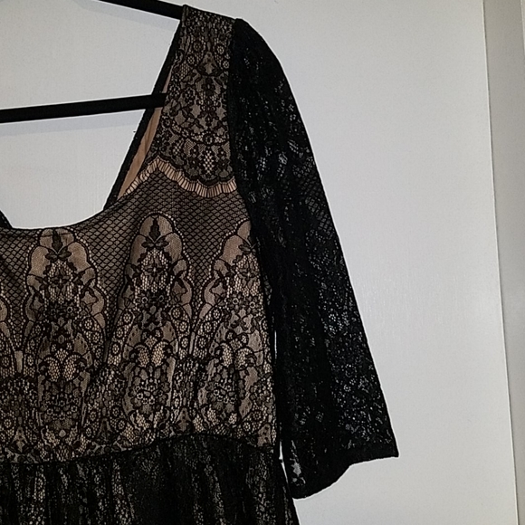 Black lace dress - Picture 4 of 6